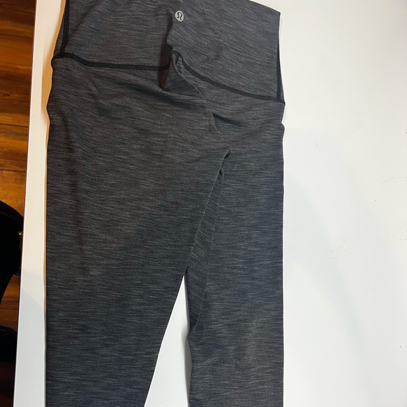 Lululemon grey crop leggings - Picture 2 of 3